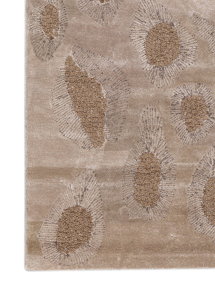 wild wanderlust ivory wool and viscose hand tufted Rug - Corner