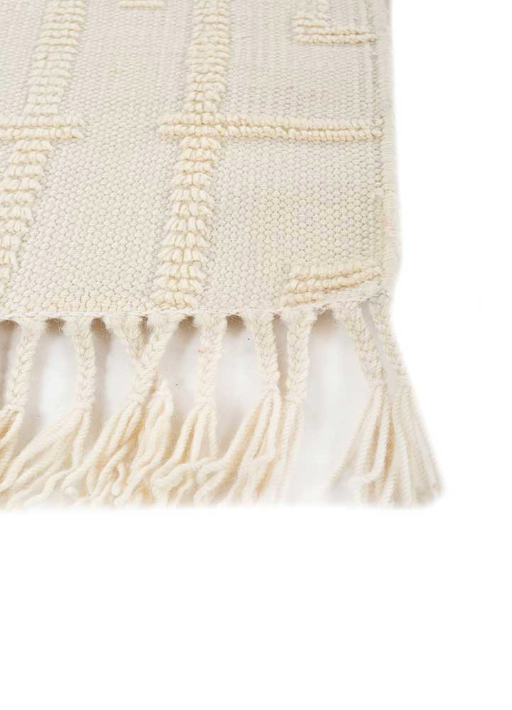 zuri ivory wool hand knotted Rug - Corner