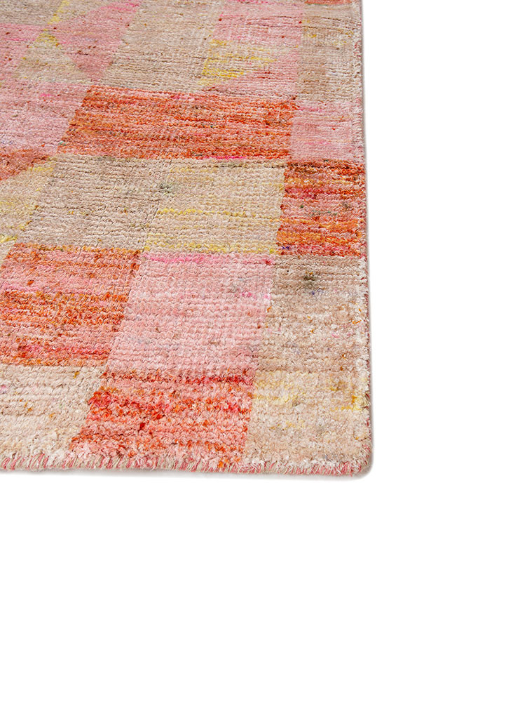 aprezo gold silk hand knotted Rug - Corner