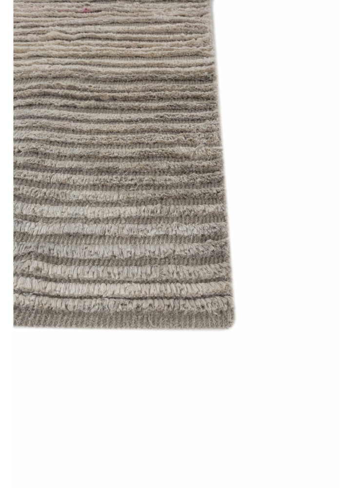 aprezo ivory wool and silk hand knotted Rug - Corner