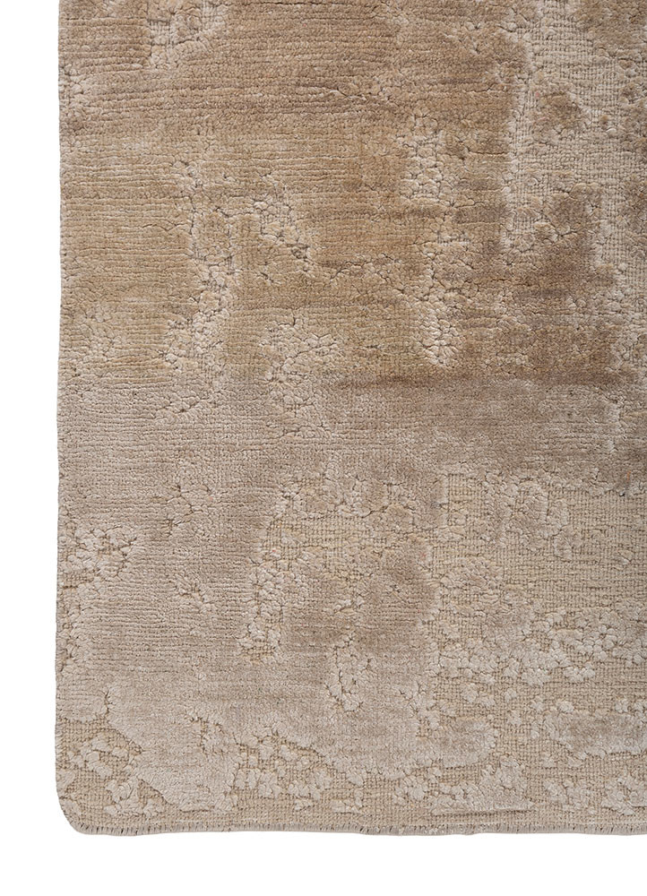 aprezo ivory silk hand knotted Rug - Corner