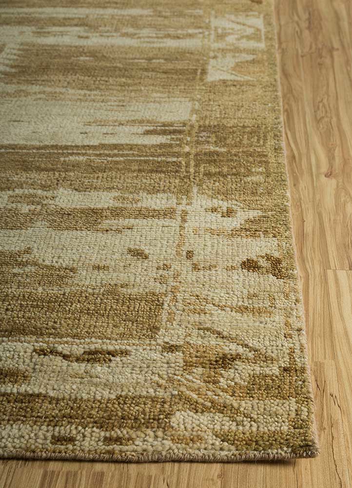manifest gold wool hand knotted Rug - Corner