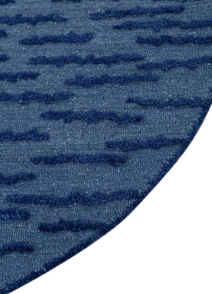 linear blue wool and viscose hand tufted Rug - Corner