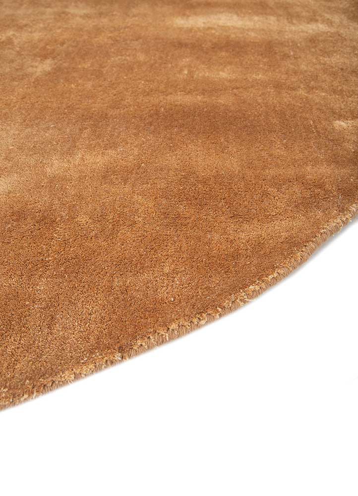 cera gold viscose hand tufted Rug - Corner