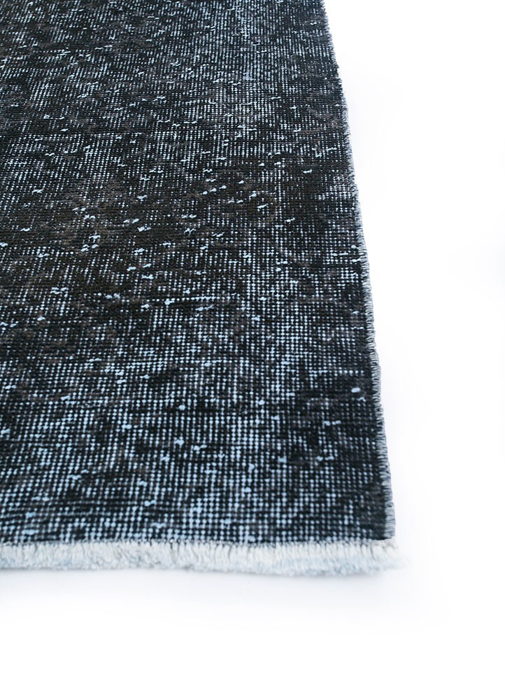 lacuna grey and black wool hand knotted Rug - Corner