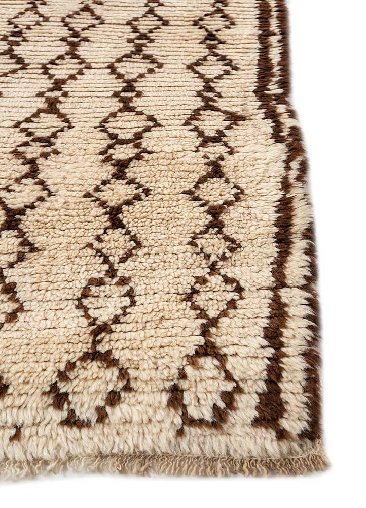 zuri ivory wool hand knotted Rug - Corner