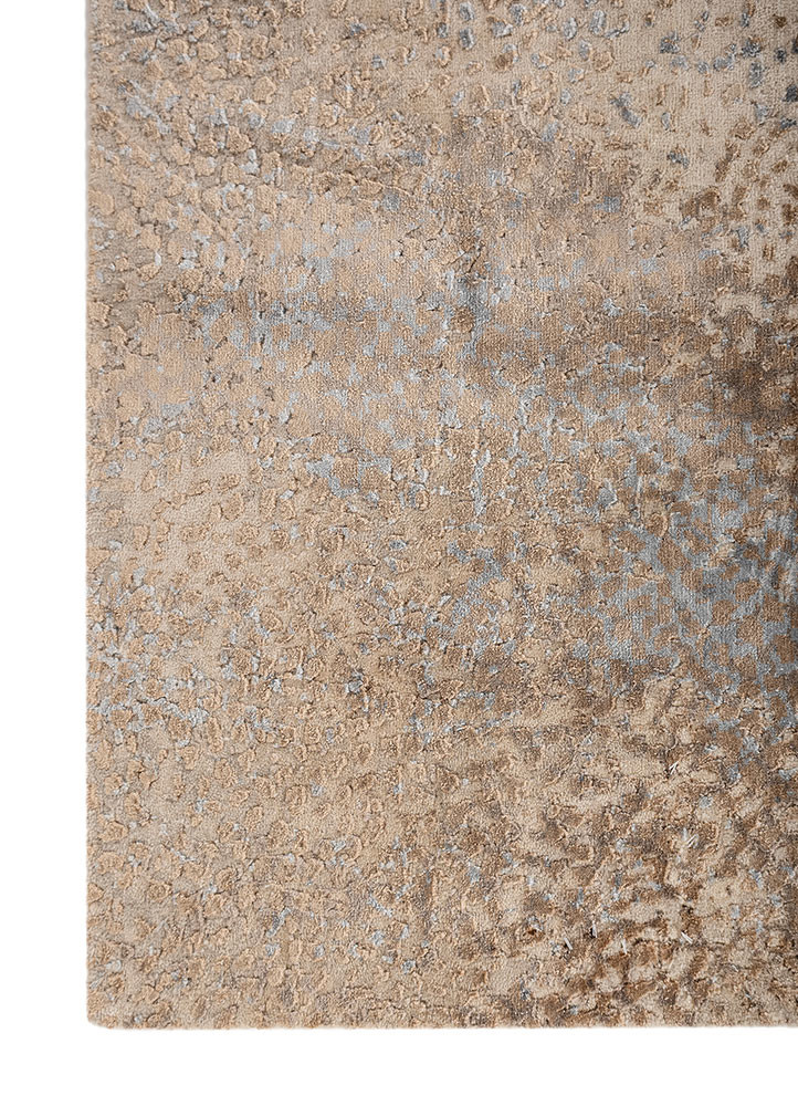 unstring by kavi ivory wool and bamboo silk hand knotted Rug - Corner