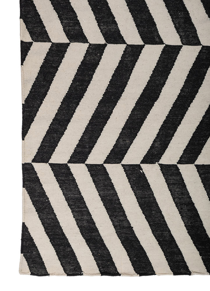 indusbar ivory wool flat weaves Rug - Corner