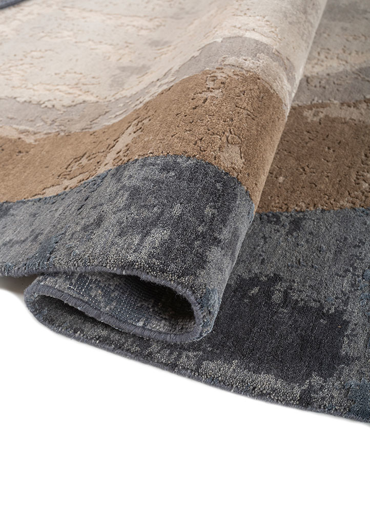 aprezo ivory wool and bamboo silk hand knotted Rug - FoldShot aprezo ivory wool and bamboo silk hand knotted Rug - FoldShot