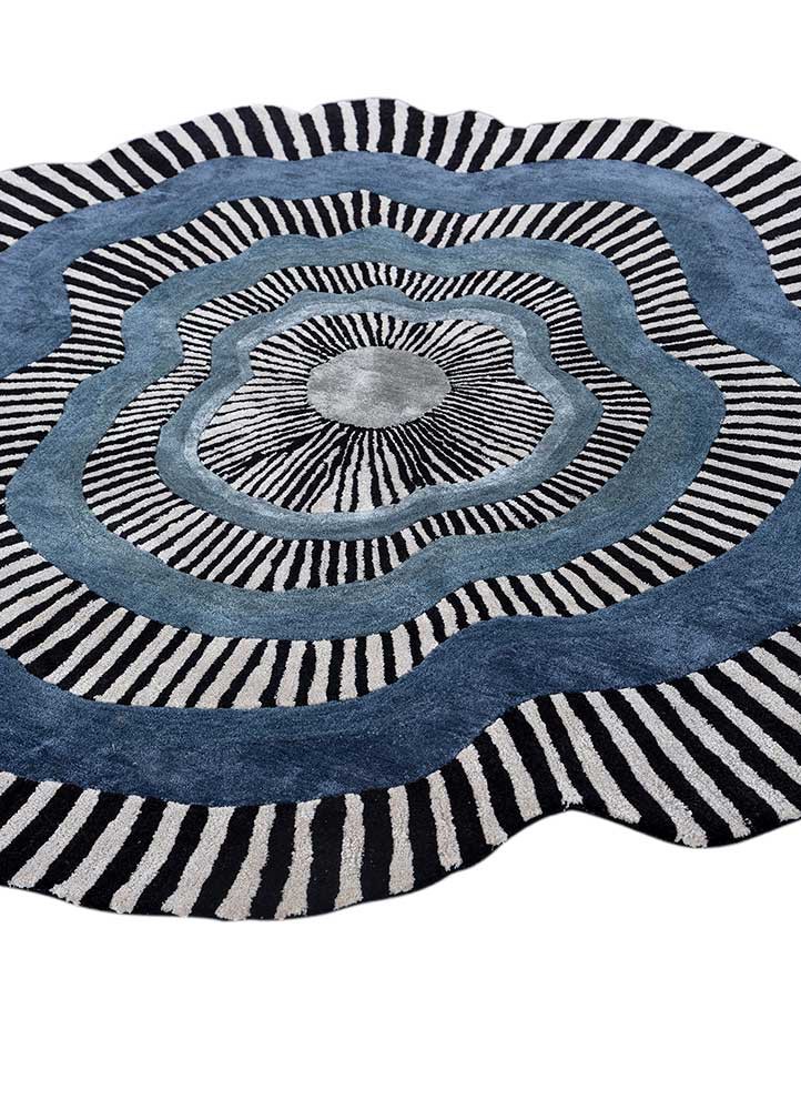 adrift grey and black wool and viscose hand tufted Rug - FoldShot adrift grey and black wool and viscose hand tufted Rug - FoldShot