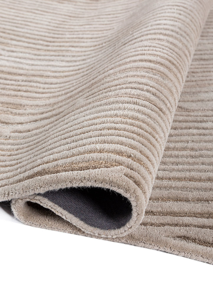 lucid ivory wool and viscose hand tufted Rug - FoldShot
