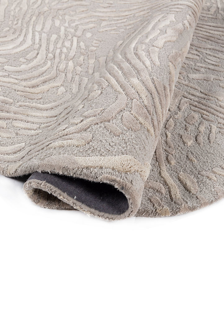 aprezo grey and black wool and viscose hand tufted Rug - FoldShot