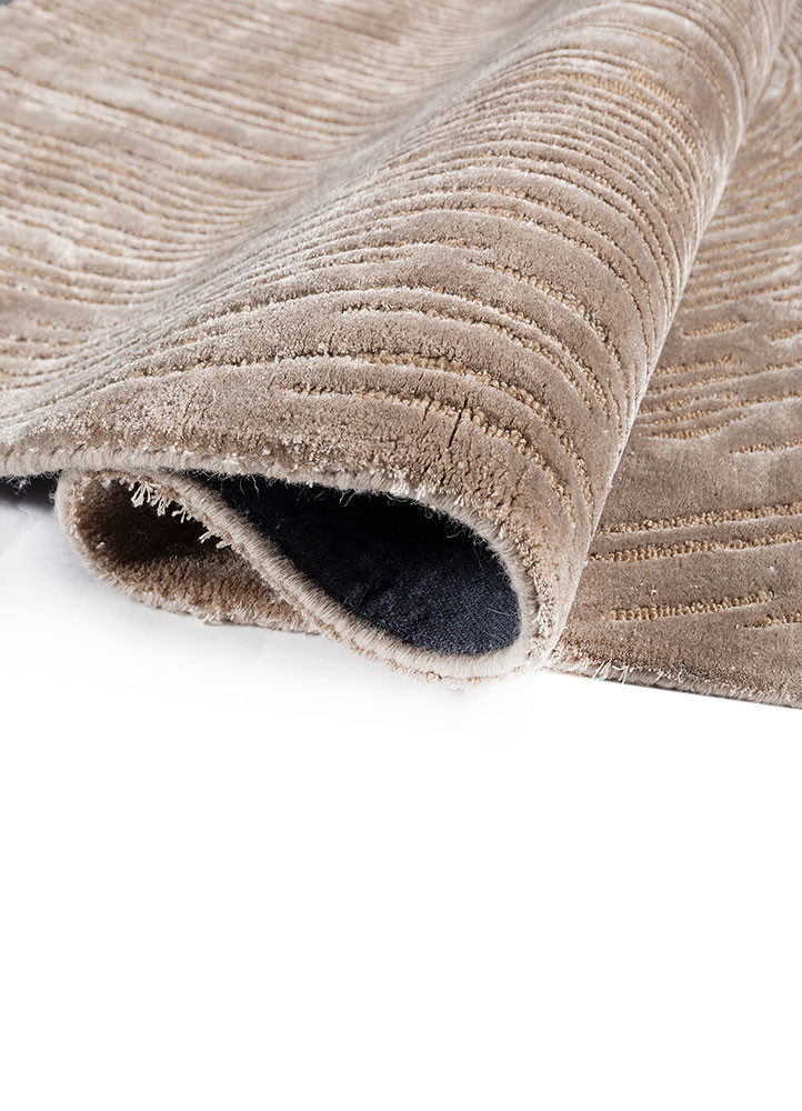 lucid ivory wool and viscose hand tufted Rug - FoldShot