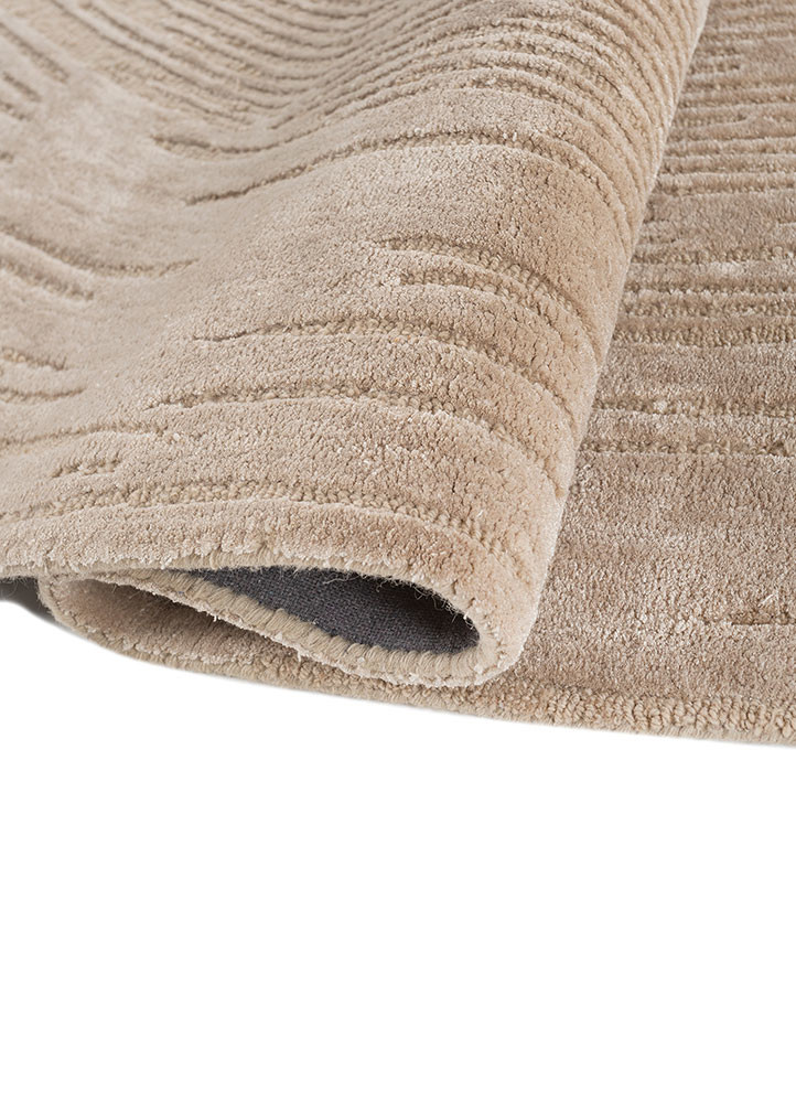 lucid ivory wool and viscose hand tufted Rug - FoldShot