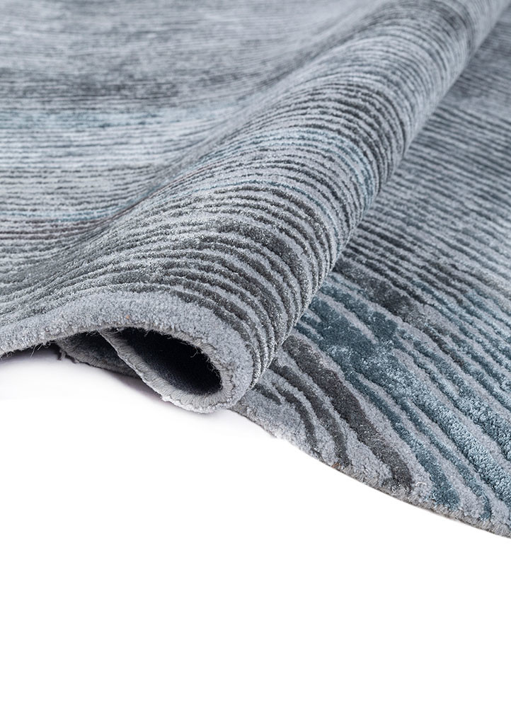 lucid blue wool and viscose hand tufted Rug - FoldShot