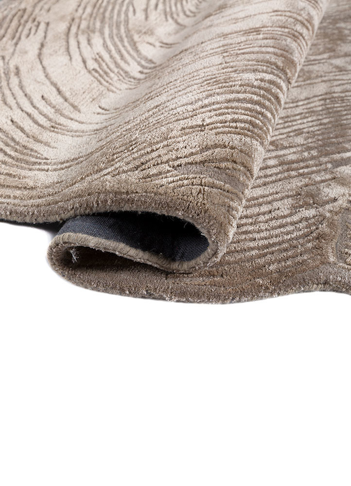 lucid ivory wool and viscose hand tufted Rug - FoldShot lucid ivory wool and viscose hand tufted Rug - FoldShot