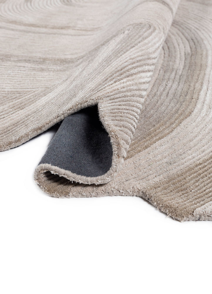 lucid ivory wool and viscose hand tufted Rug - FoldShot