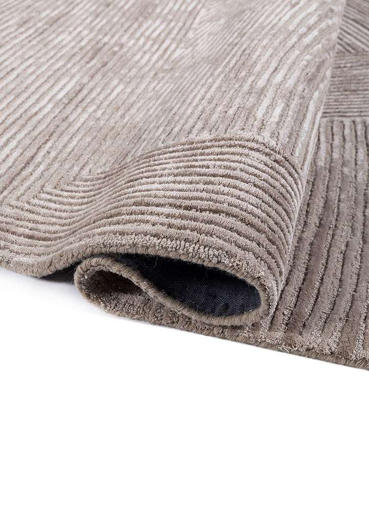 lucid ivory wool and viscose hand tufted Rug - FoldShot