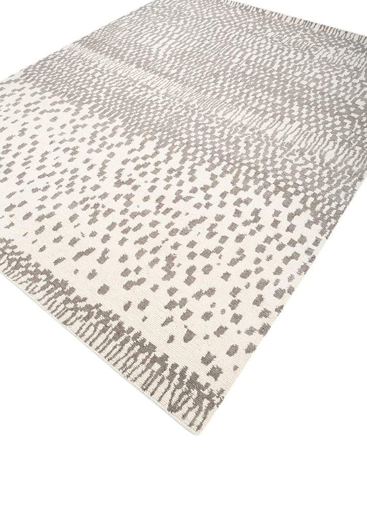 zuri ivory wool hand knotted Rug - FoldShot zuri ivory wool hand knotted Rug - FoldShot