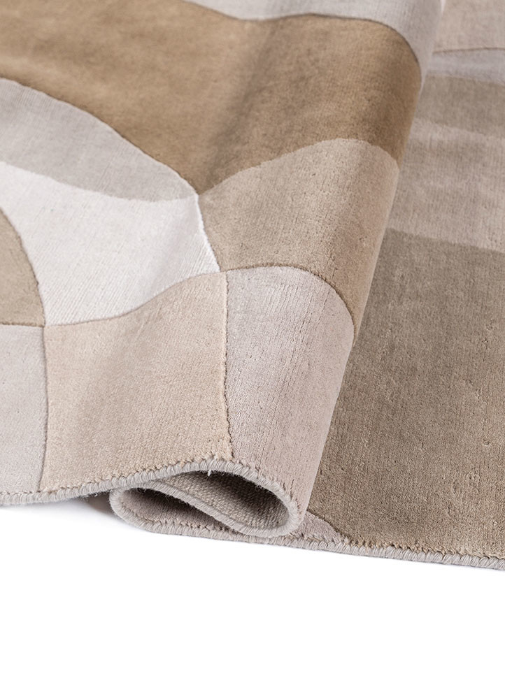 aprezo ivory wool hand knotted Rug - FoldShot