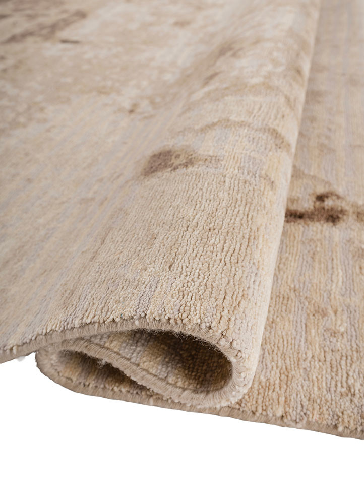 aprezo ivory wool and silk hand knotted Rug - FoldShot