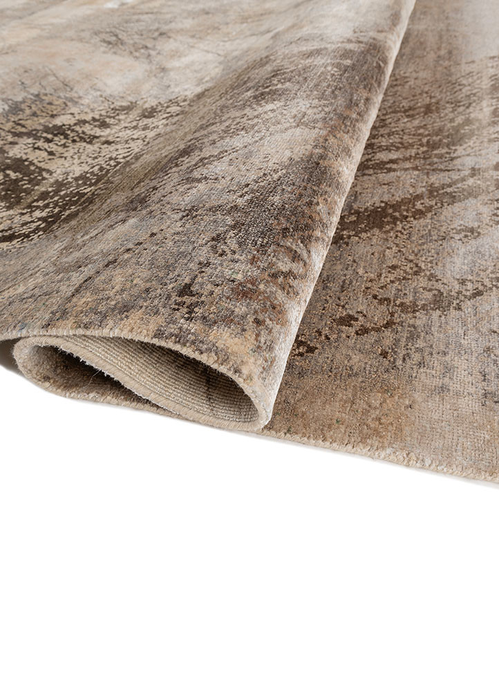 gulmarg ivory silk hand knotted Rug - FoldShot