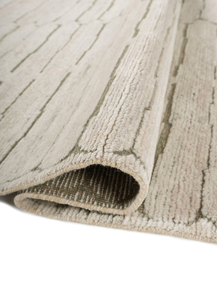 aprezo ivory wool hand knotted Rug - FoldShot