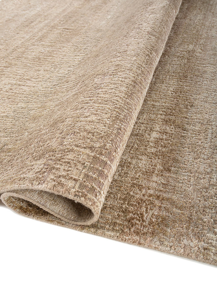 aprezo gold wool and silk hand knotted Rug - FoldShot