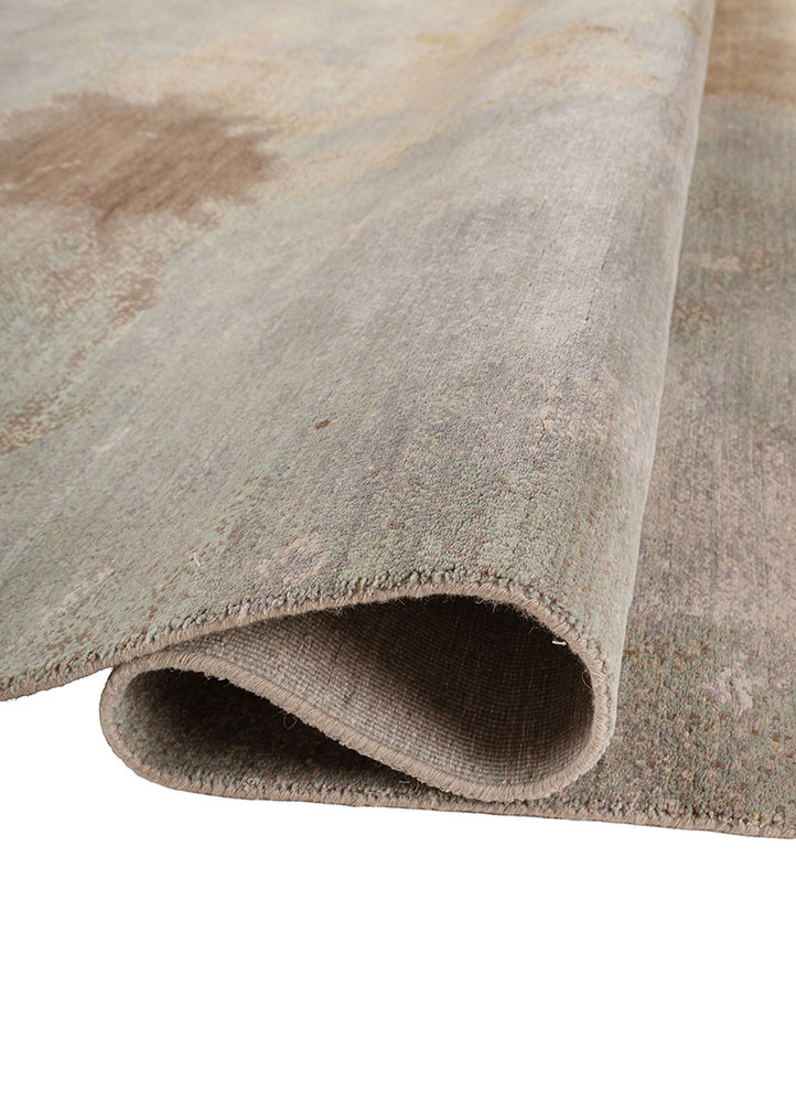 aprezo ivory wool and silk hand knotted Rug - FoldShot
