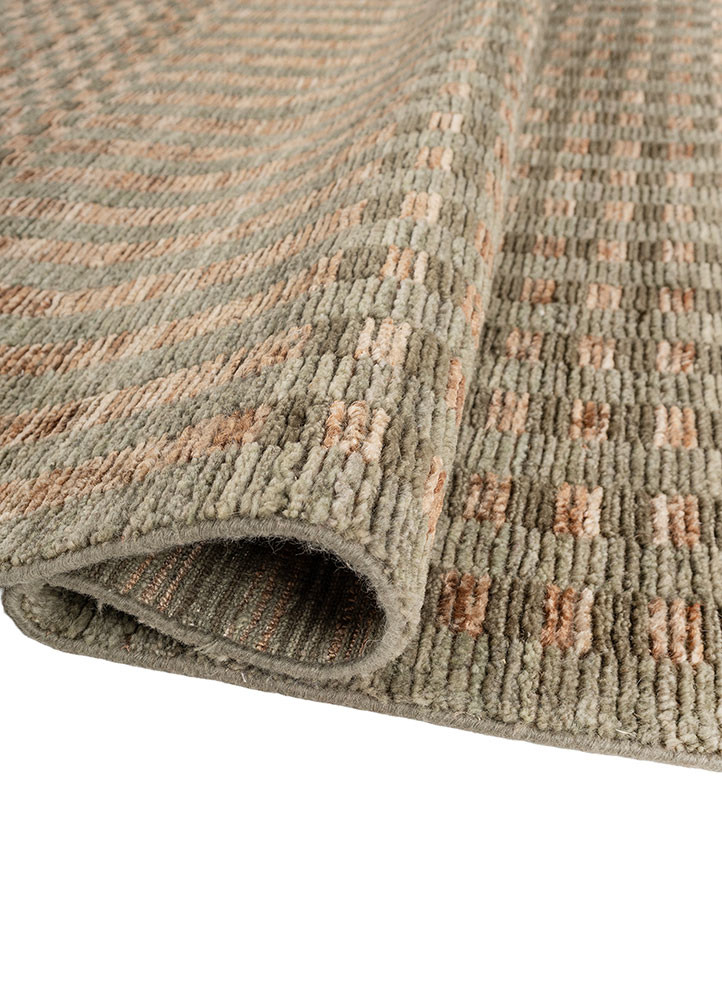 saga beige and brown wool hand loom Rug - FoldShot saga beige and brown wool hand loom Rug - FoldShot