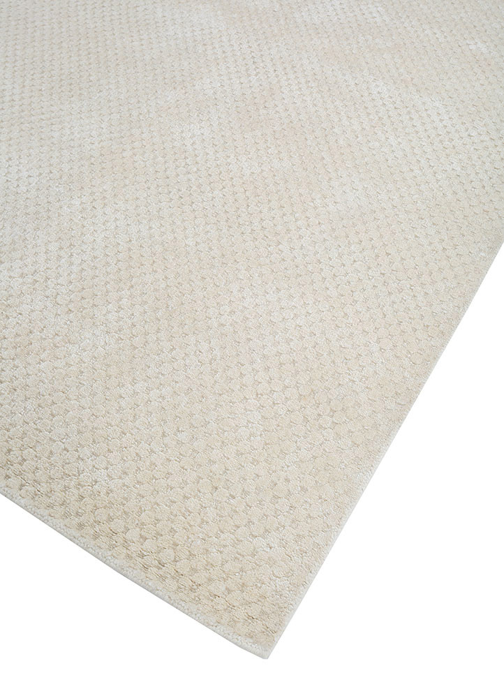 saga ivory wool hand loom Rug - FoldShot