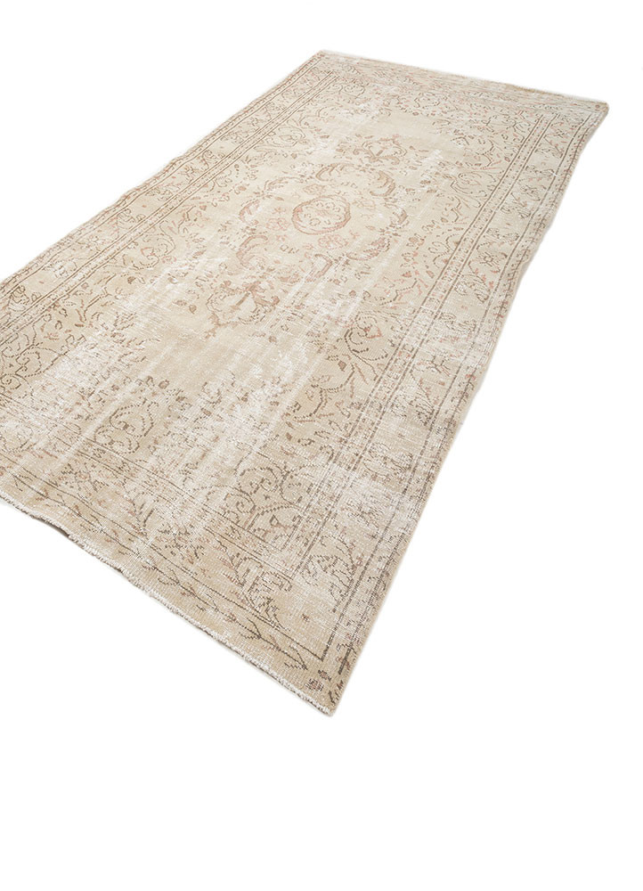 vintage ivory wool hand knotted Rug - FoldShot