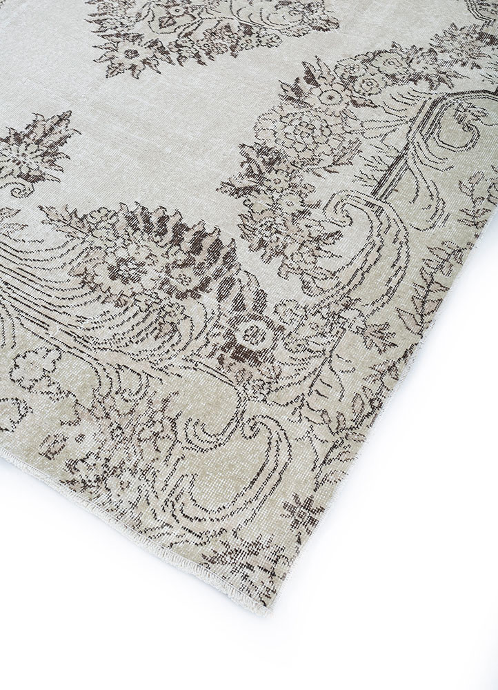 vintage beige and brown wool hand knotted Rug - FoldShot