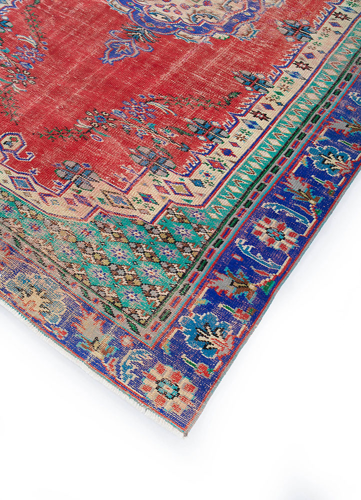vintage multi wool hand knotted Rug - FoldShot vintage multi wool hand knotted Rug - FoldShot