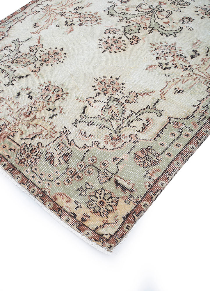 vintage ivory wool hand knotted Rug - FoldShot