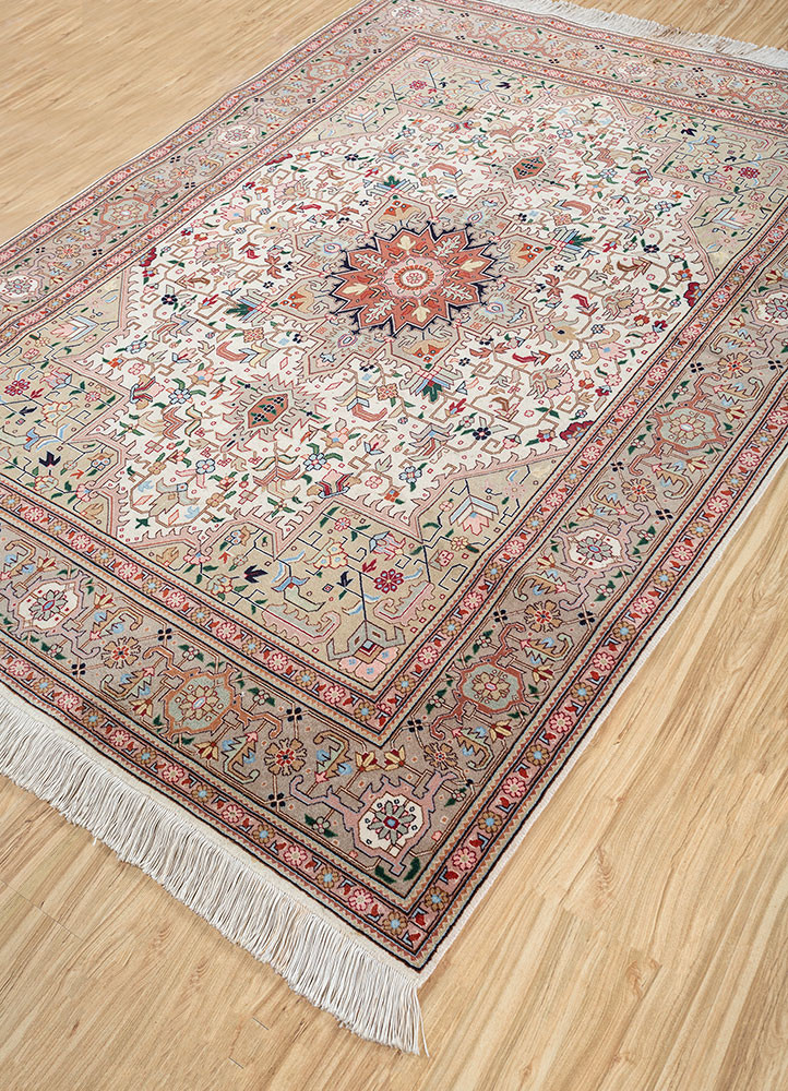 aalam ivory wool hand knotted Rug - FoldShot