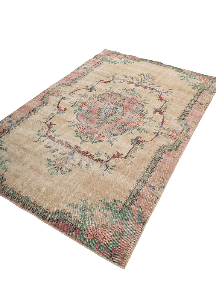 vintage ivory wool hand knotted Rug - FoldShot vintage ivory wool hand knotted Rug - FoldShot