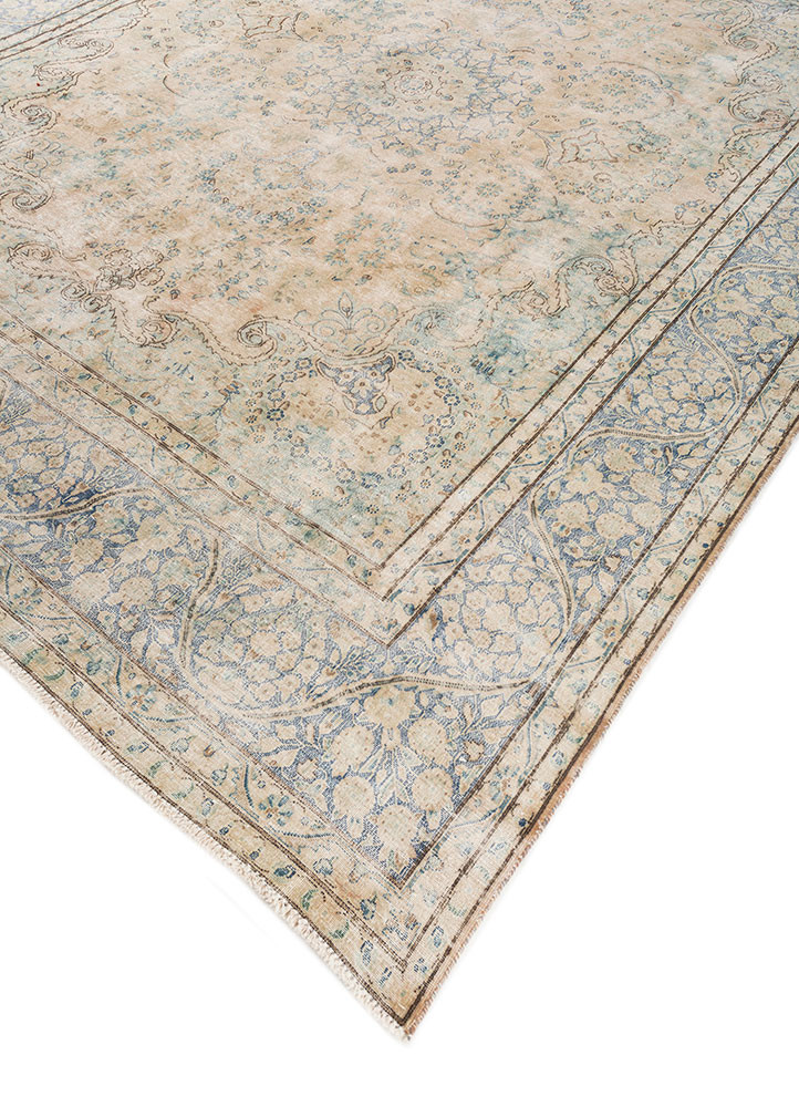 vintage ivory wool hand knotted Rug - FoldShot vintage ivory wool hand knotted Rug - FoldShot