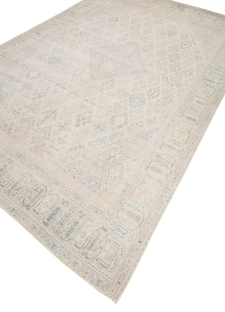 aalam ivory wool hand knotted Rug - FoldShot
