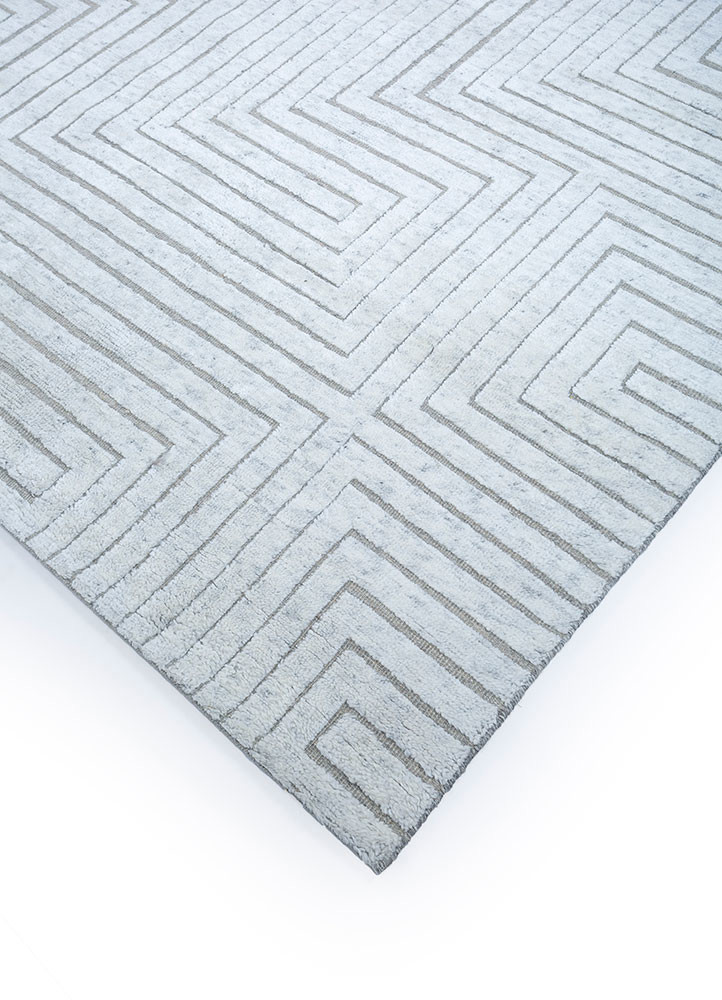 aprezo grey and black wool hand knotted Rug - FoldShot