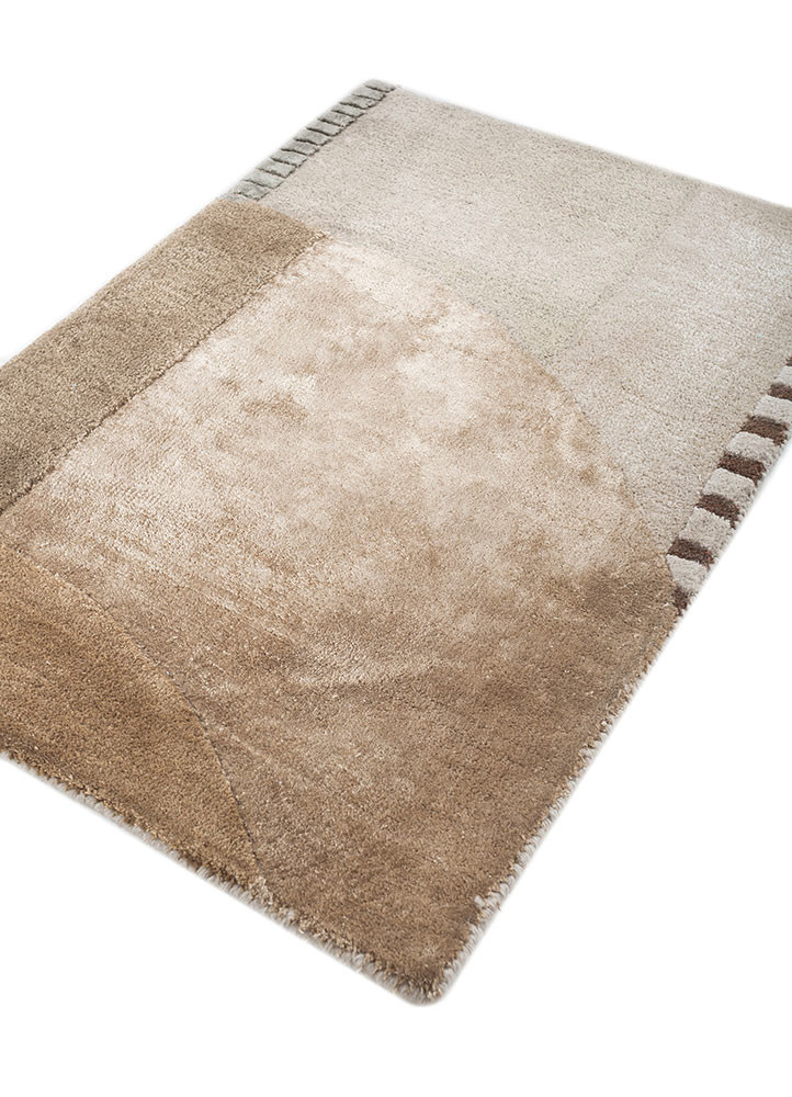 aprezo ivory wool and viscose hand tufted Rug - FoldShot aprezo ivory wool and viscose hand tufted Rug - FoldShot