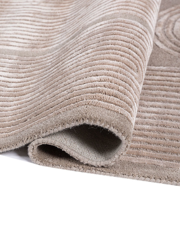 caliedo ivory wool and viscose hand tufted Rug - FoldShot caliedo ivory wool and viscose hand tufted Rug - FoldShot