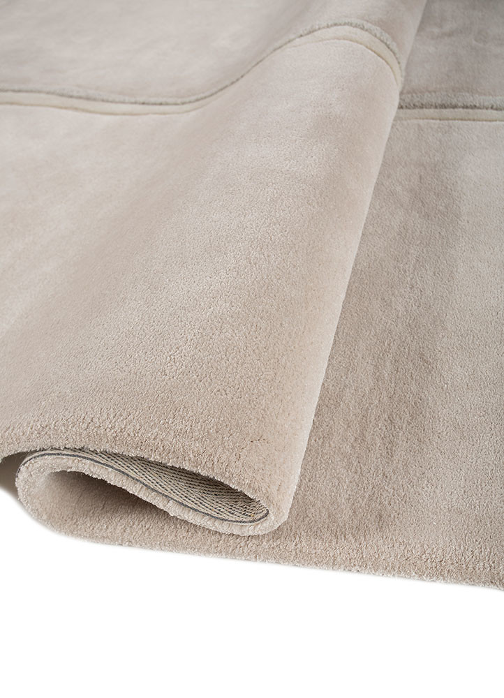 aprezo ivory wool and viscose hand tufted Rug - FoldShot aprezo ivory wool and viscose hand tufted Rug - FoldShot