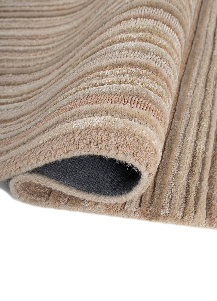 linear ivory wool and viscose hand tufted Rug - FoldShot