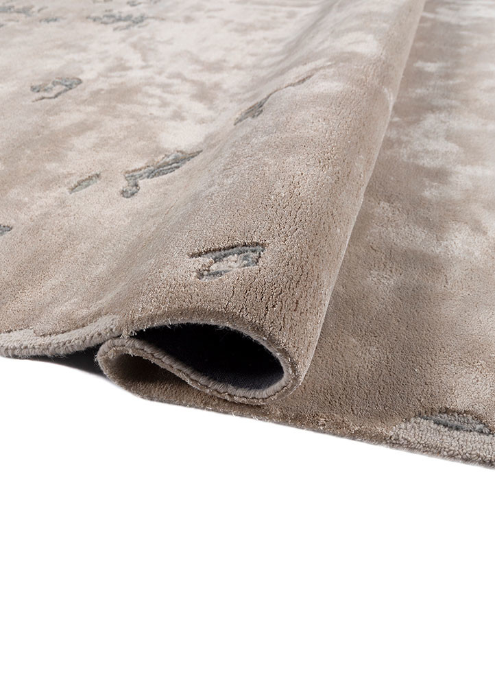 mythos ivory wool and viscose hand tufted Rug - FoldShot