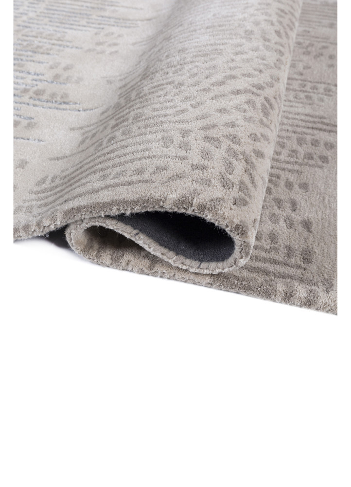 aprezo ivory wool and viscose hand tufted Rug - FoldShot aprezo ivory wool and viscose hand tufted Rug - FoldShot