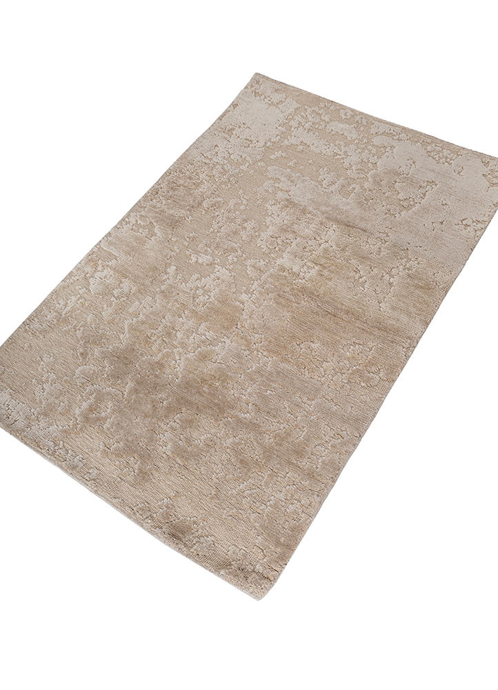 aprezo ivory silk hand knotted Rug - FoldShot