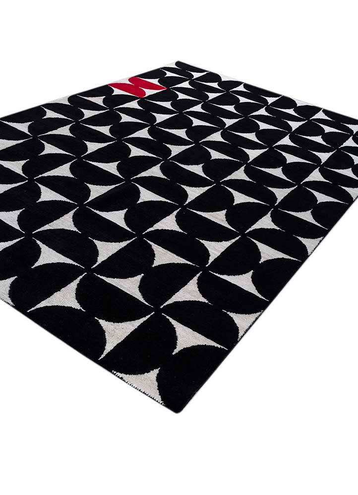 aprezo grey and black wool hand knotted Rug - FoldShot