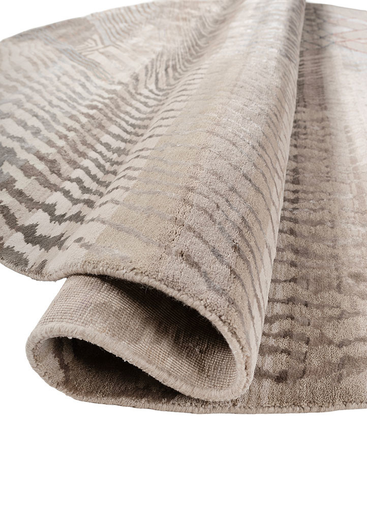 manchaha ivory wool and bamboo silk hand knotted Rug - FoldShot manchaha ivory wool and bamboo silk hand knotted Rug - FoldShot