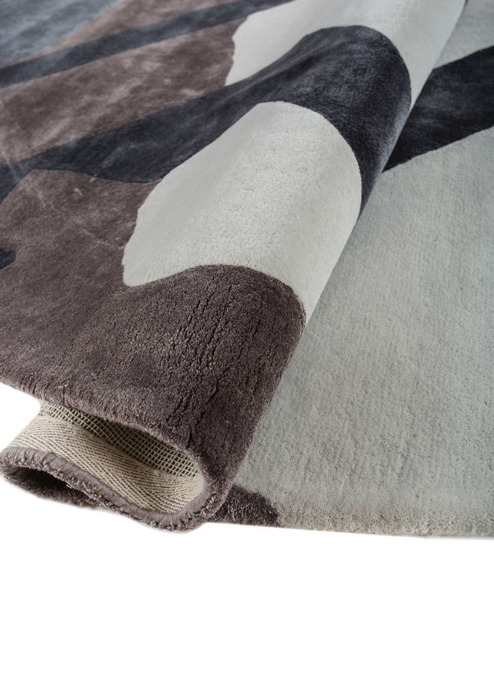 contour ivory wool and bamboo silk hand tufted Rug - FoldShot